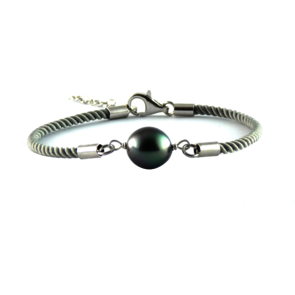 Collection les Merveilles du Pacifiques Bracelet perle ovale sur coton soyeux et argent - BRA06